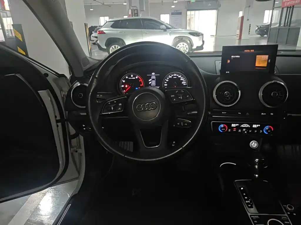 Audi A3 2018 30th Anniversary Sportback 35 TFSI Style фото 11