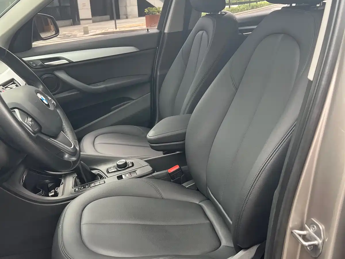 BMW X1 2016 sDrive18Li Premium Model фото 9