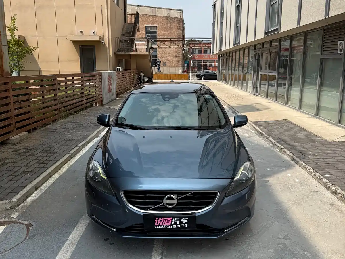 Volvo V40 2013 2014 2.0T Zhiya Edition