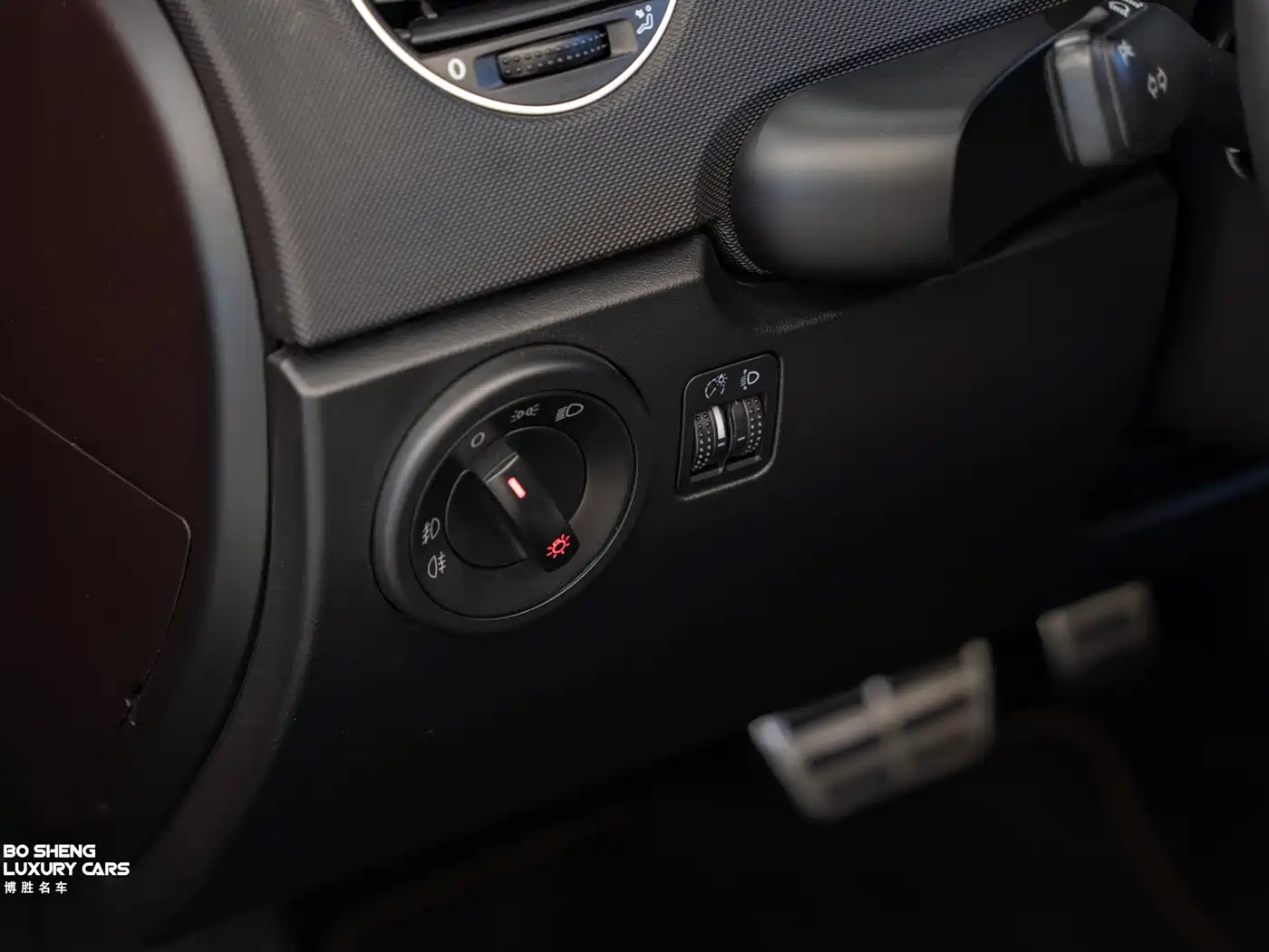 Volkswagen Beetle 2010 Model 2.0 BlackOrange Convertible Luxury Edition фото 14