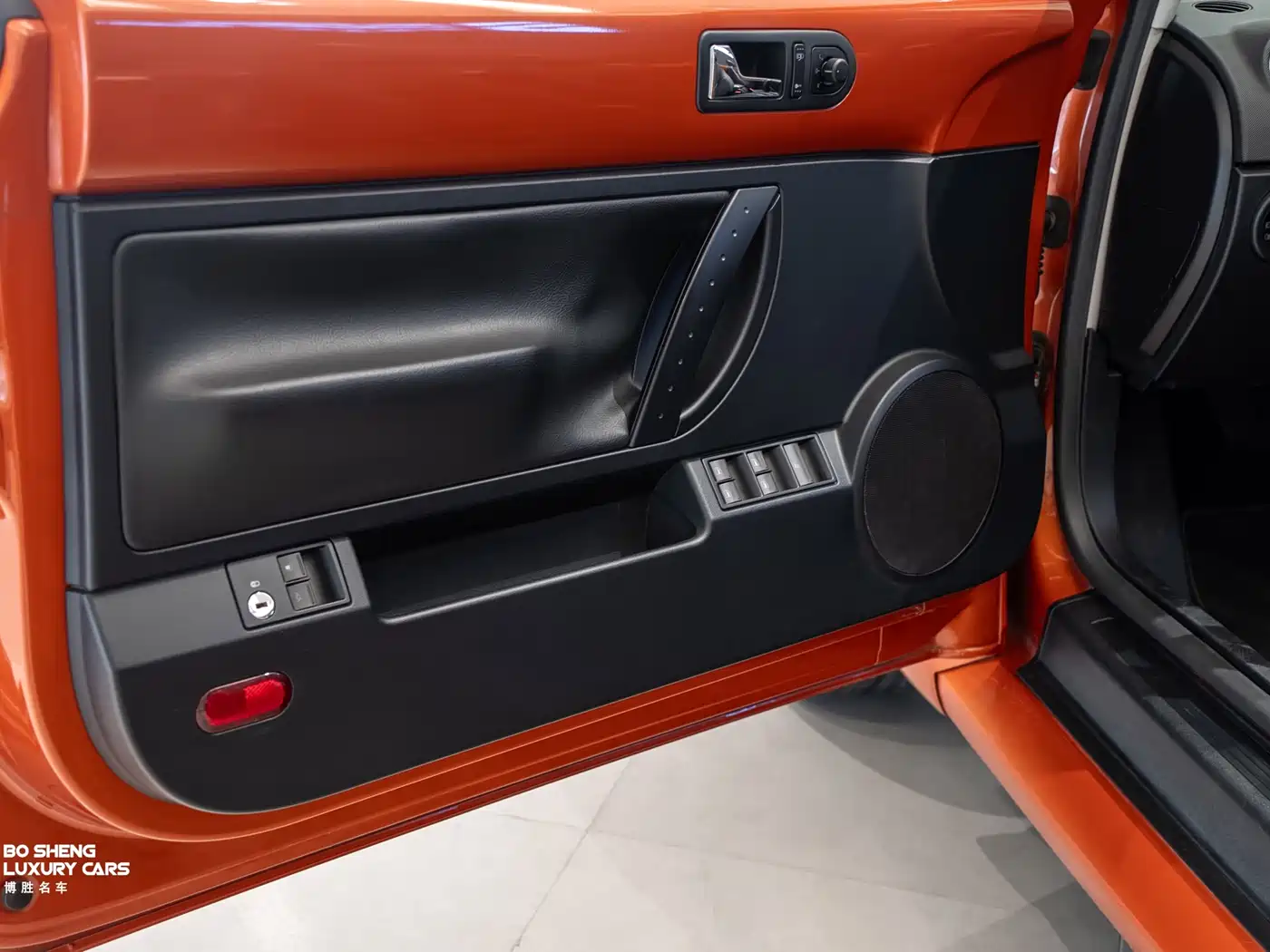 Volkswagen Beetle 2010 Model 2.0 BlackOrange Convertible Luxury Edition фото 45