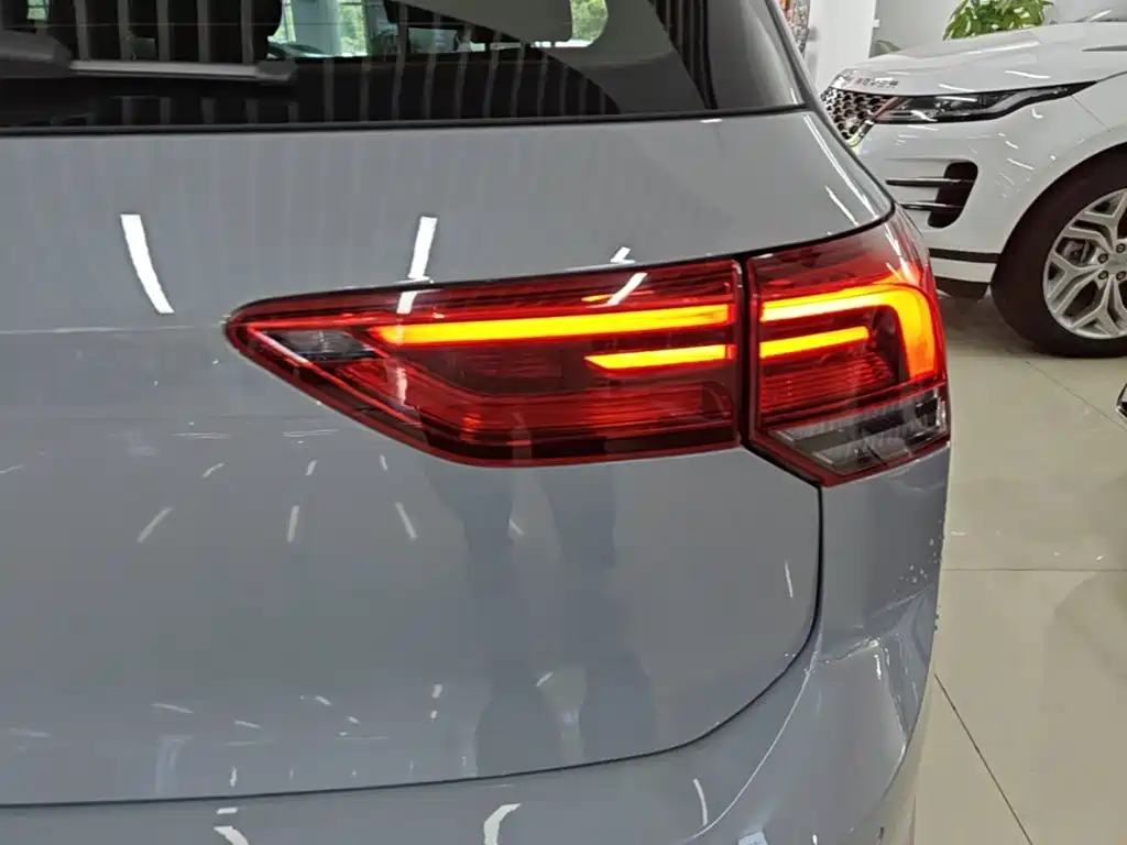 Photo 24 - Volkswagen Golf