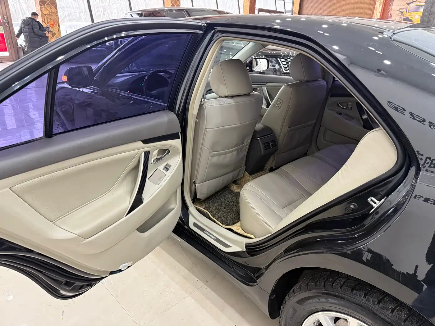 Toyota Camry 2013 200G Classic Luxury Edition фото 11