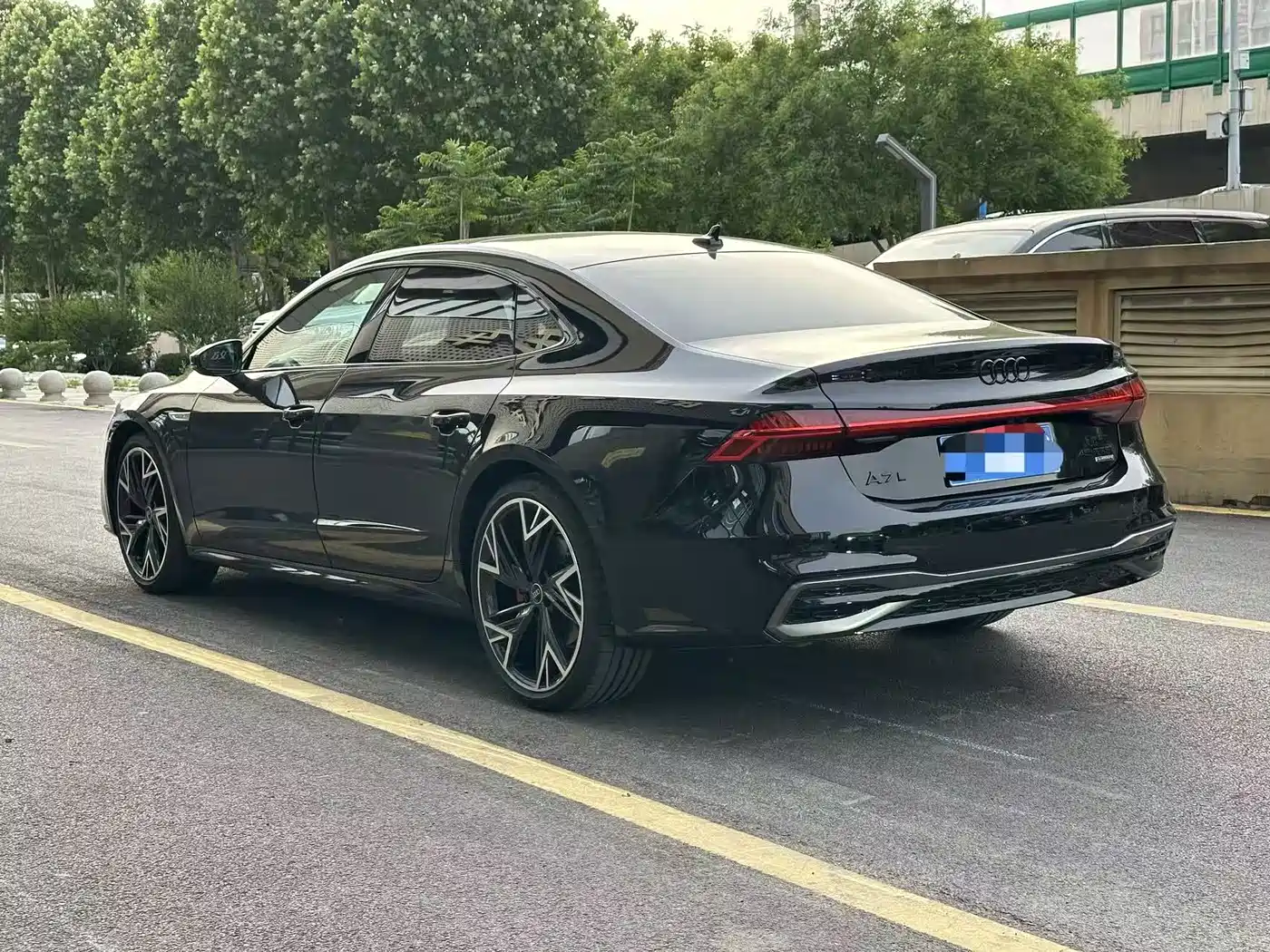 Audi A7L 2024 45 TFSI quattro Black Warrior Edition фото 6