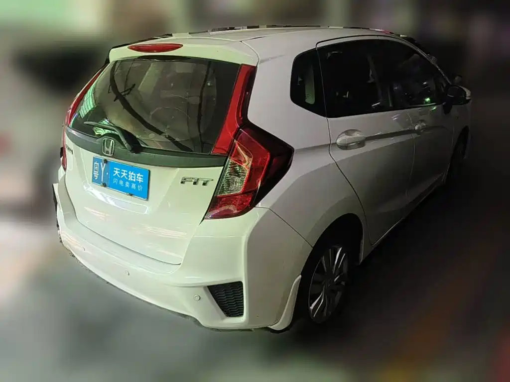 Photo 2 - Honda Fit