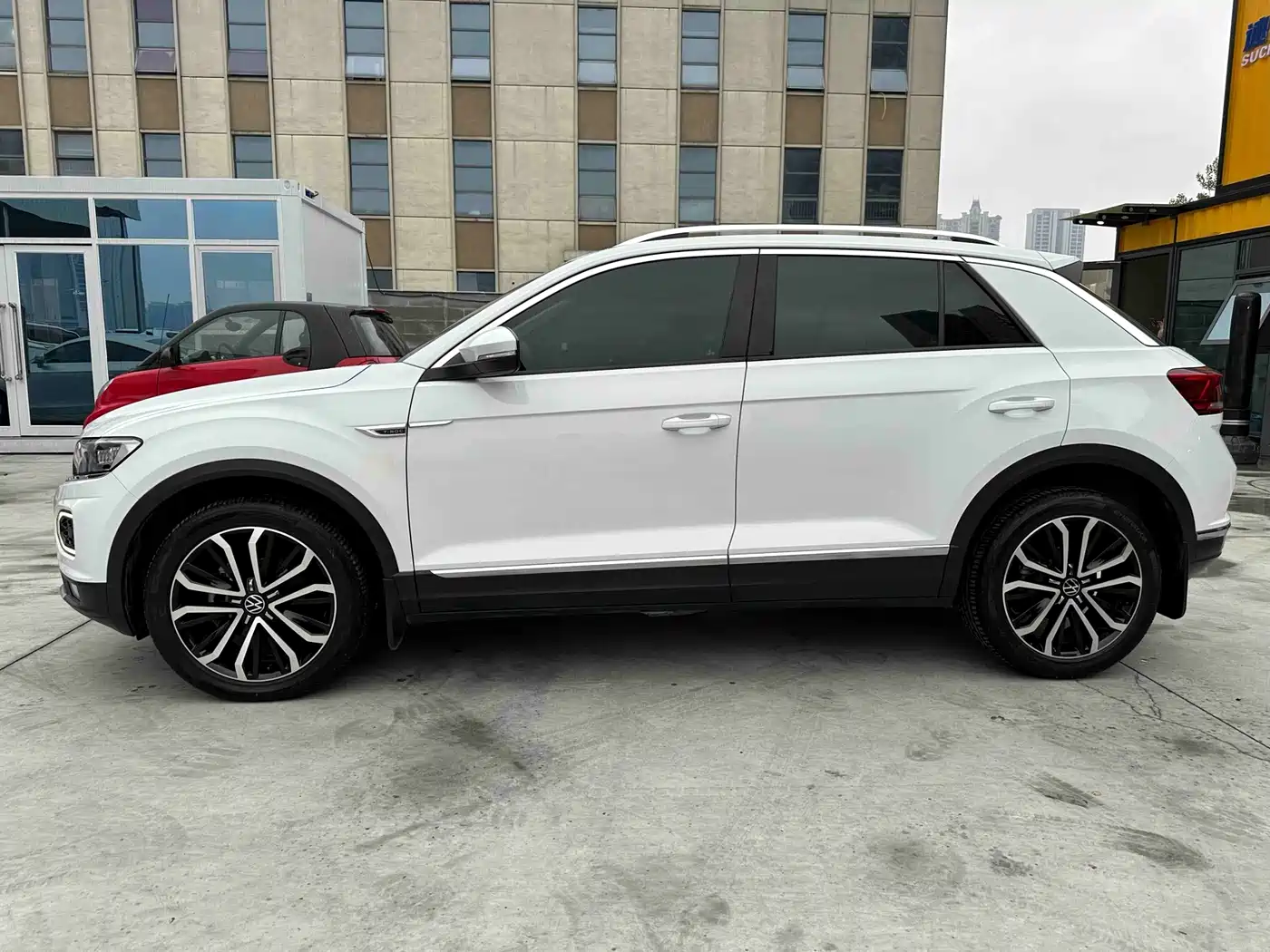 Volkswagen T-ROC 2022 280TSI DSG 2WD Comfort PLUS фото 3