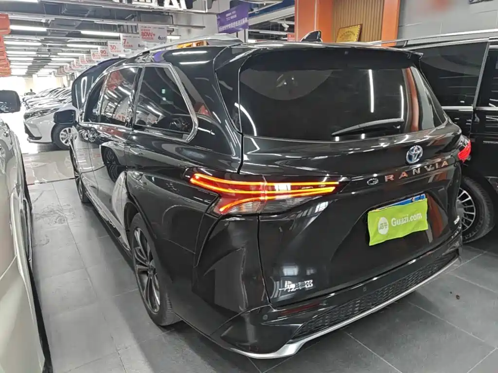 Фото 5 - Toyota Granvia