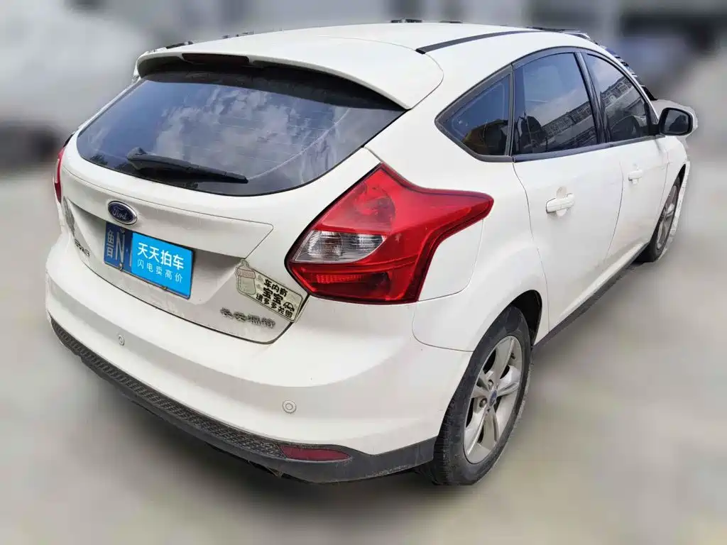 Фото 2 - Ford Focus