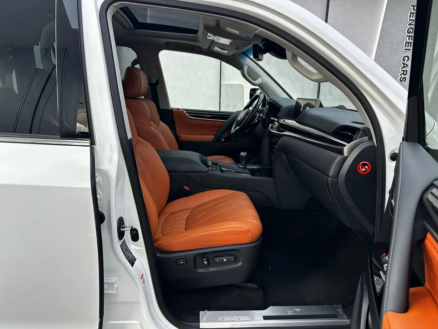 Фото 10 - Lexus LX