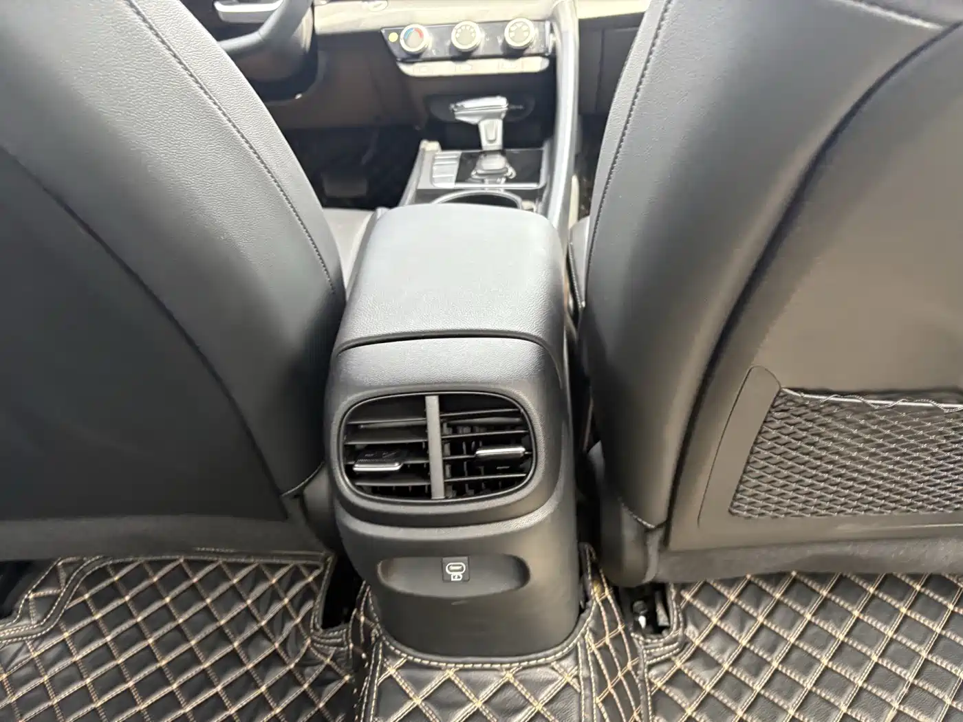 Hyundai Elantra 2023 Model 1.5L CVT LUX Premium Edition фото 8