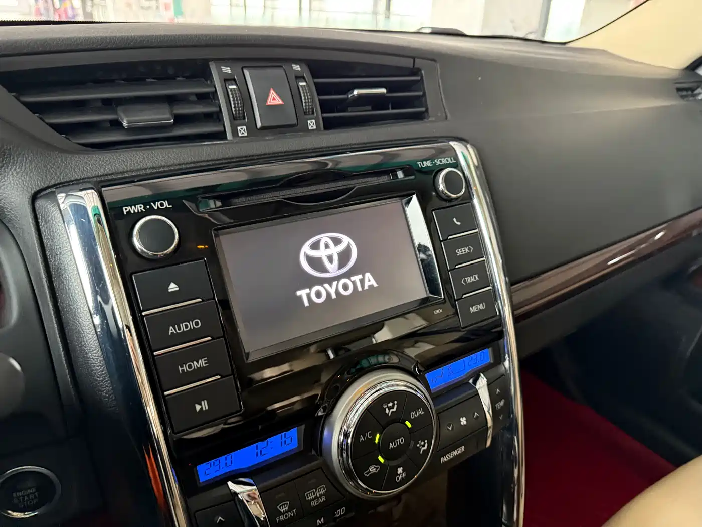Toyota Reiz 2013 2.5V Premium Edition фото 24