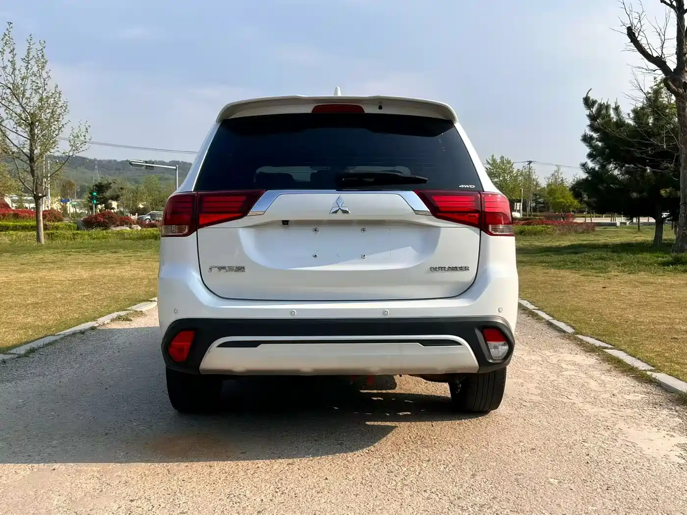 MITSUBISHI OUTLANDER