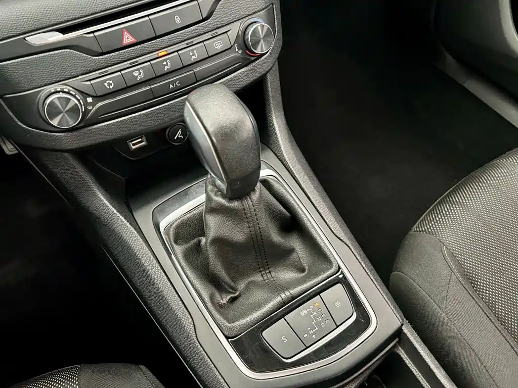 Фото 10 - Peugeot 308S