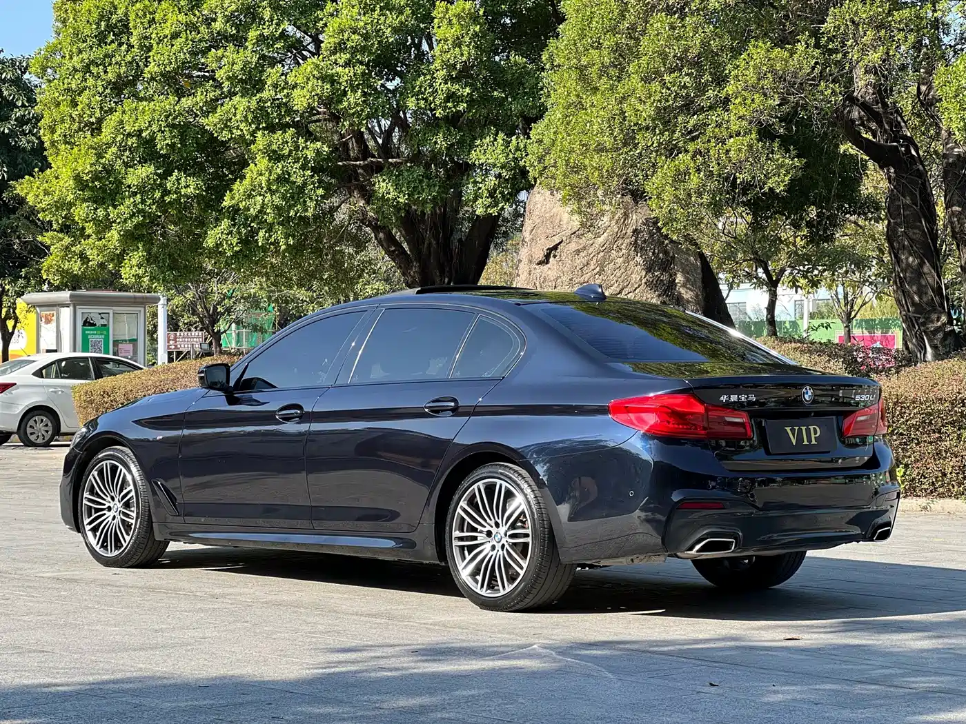 Фото 18 - BMW 5 Series
