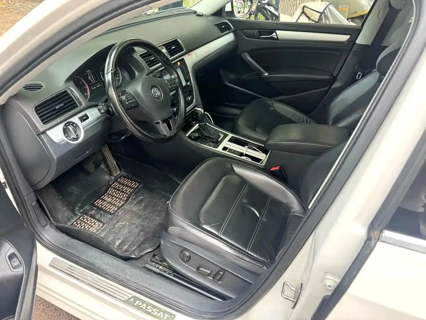 Volkswagen Passat 2015 1.8TSI DSG Honor Edition фото 9