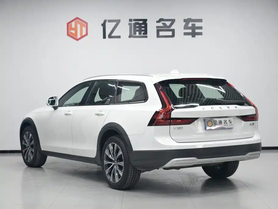 Volvo V90 2023 2021 Model Cross Country B5 AWD Smart Edition