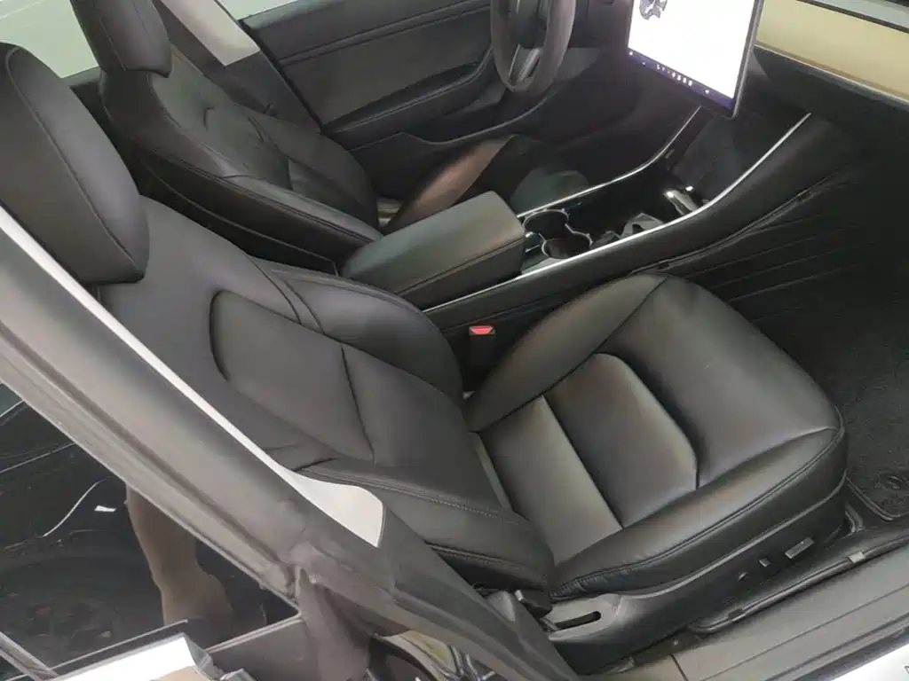 Фото 25 - Tesla Model 3