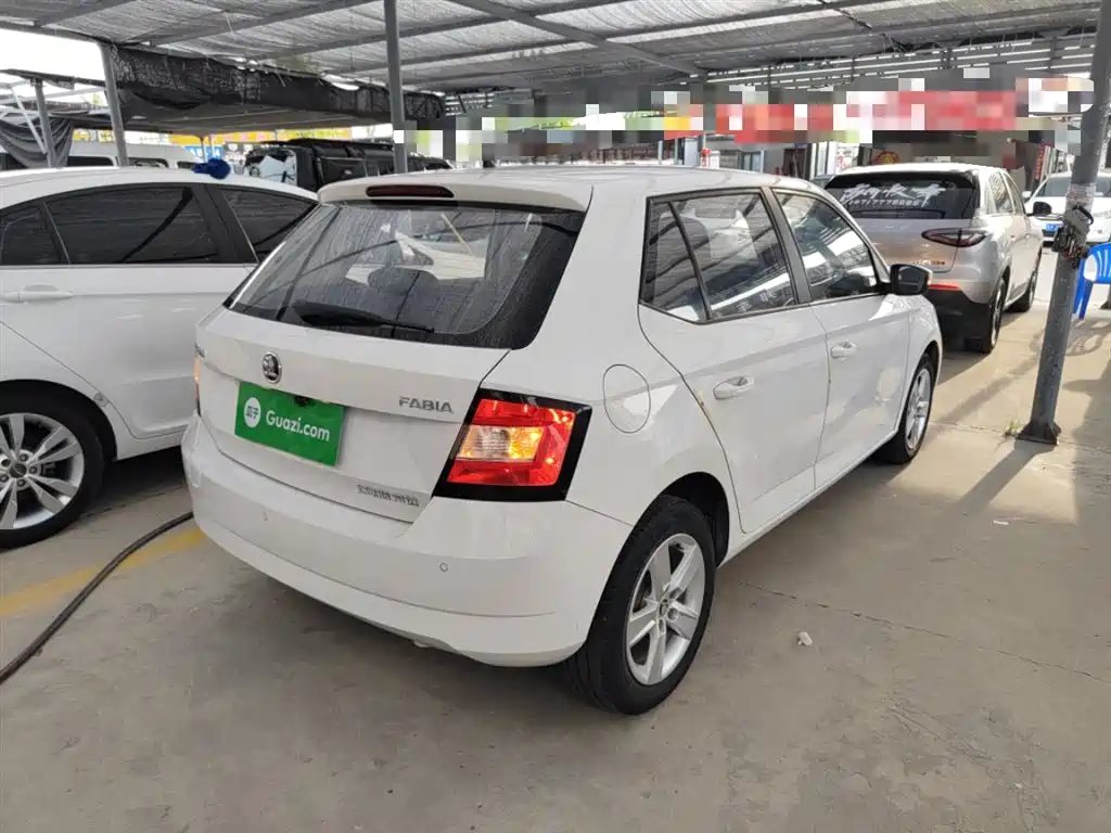 Škoda Fabia 2017 1.4L Auto Car Enjoy Edition фото 7