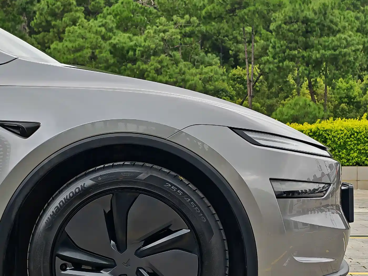 Photo 6 - Tesla Model Y
