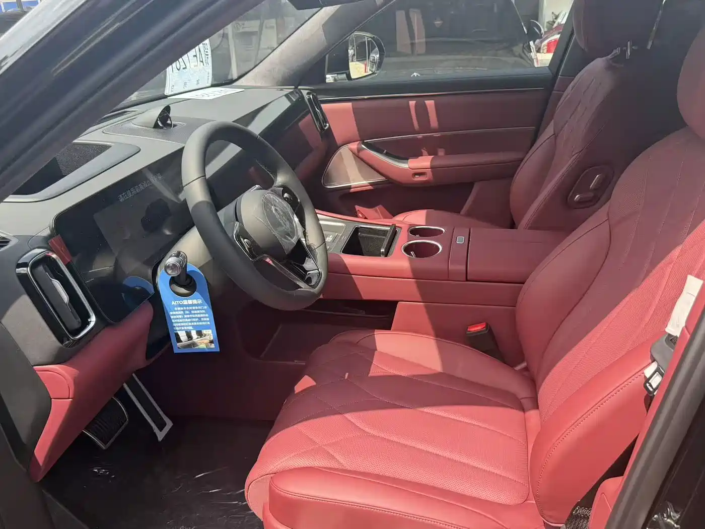 AITO Wenjie AITO M8 2025 Range Extender Max+ Edition 53.4kWh 5-seater фото 4