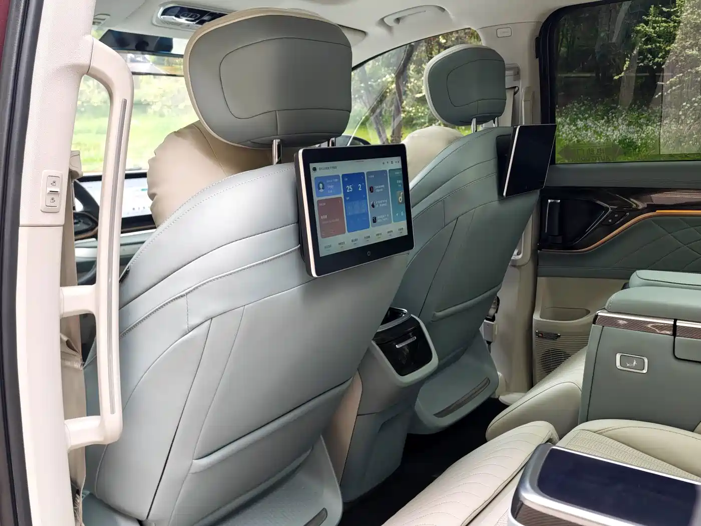 SAIC Maxus Maxus G90 2023 2023 2.0T Interstellar Six-Seater Edition