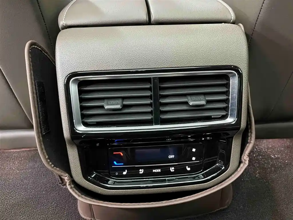 Volkswagen Viloran 2024 380TSI Executive Edition фото 15