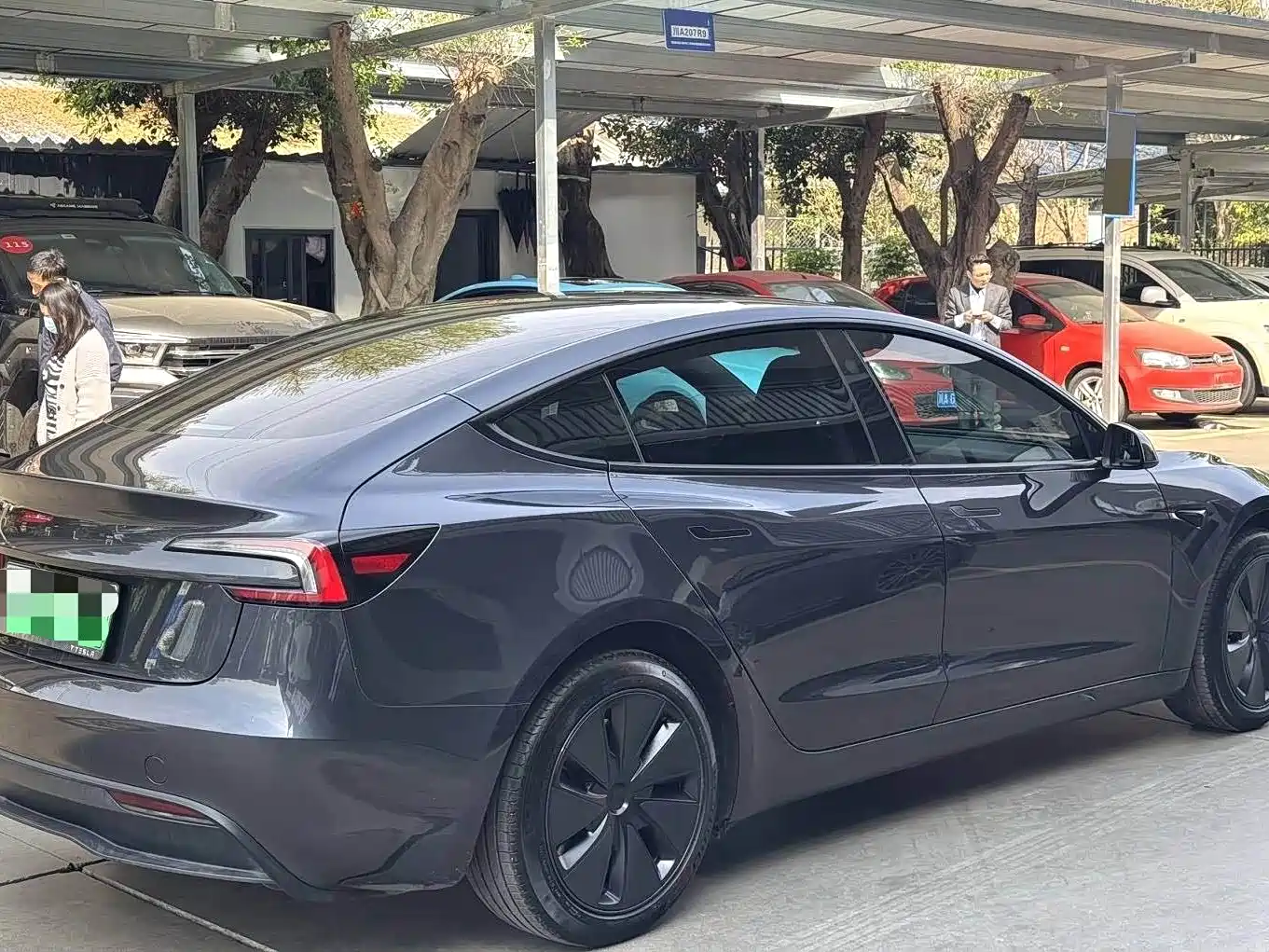 TESLA MODEL 3