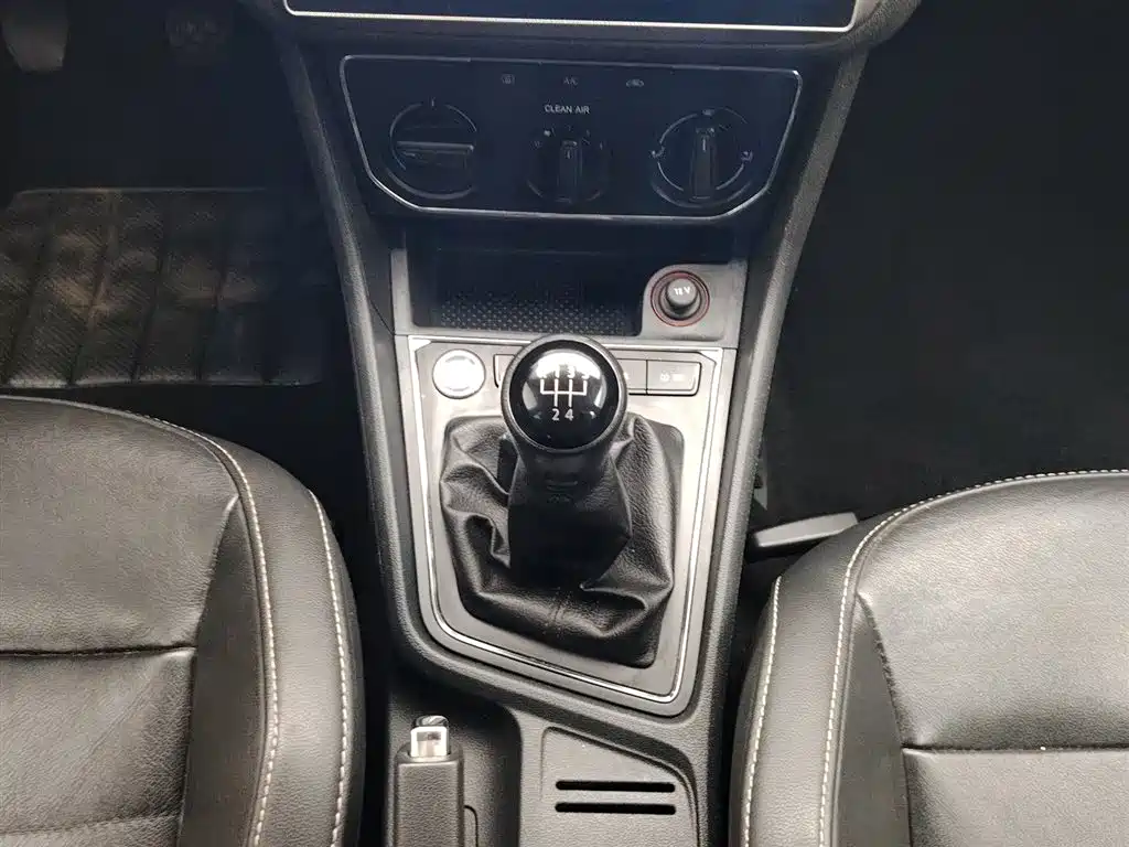 Volkswagen Lavida 2017 1.6L Manual Comfort Edition фото 13
