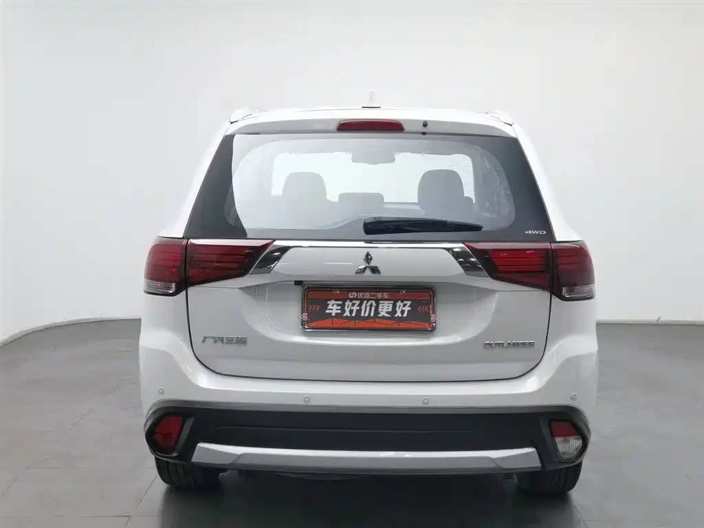 Mitsubishi Outlander 2018 2.4L 4WD Luxury Edition 7-seater фото 4