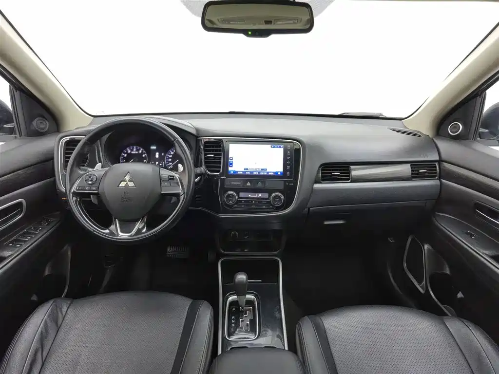 Mitsubishi Outlander 2018 2.4L 4WD Luxury Edition 7-seater фото 5