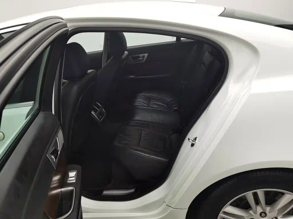 Jaguar XF 2015 2015 XF 2.0T Style Edition