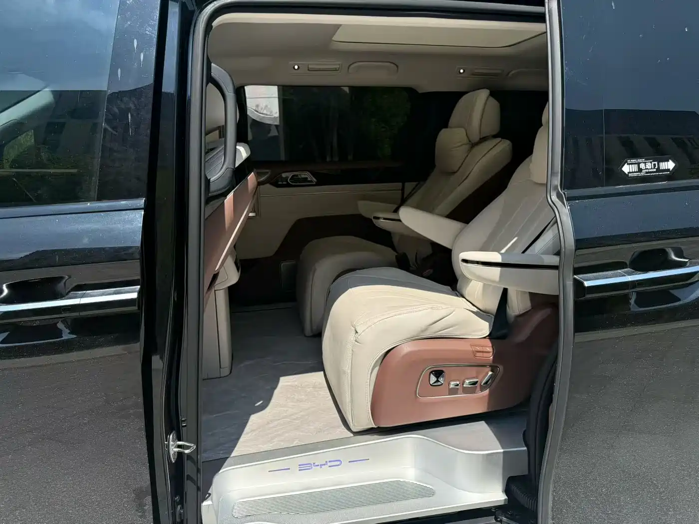BYD Xia 2025 2025 DM-i 1.5T 100km Surpass Edition