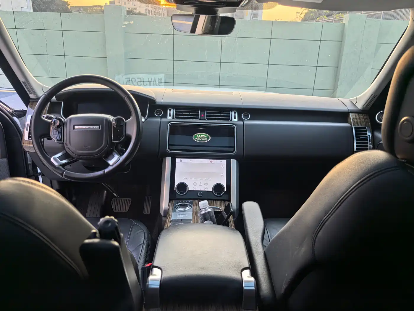Land Rover Range Rover 2019 3.0 SC V6 Golden Age Edition фото 4
