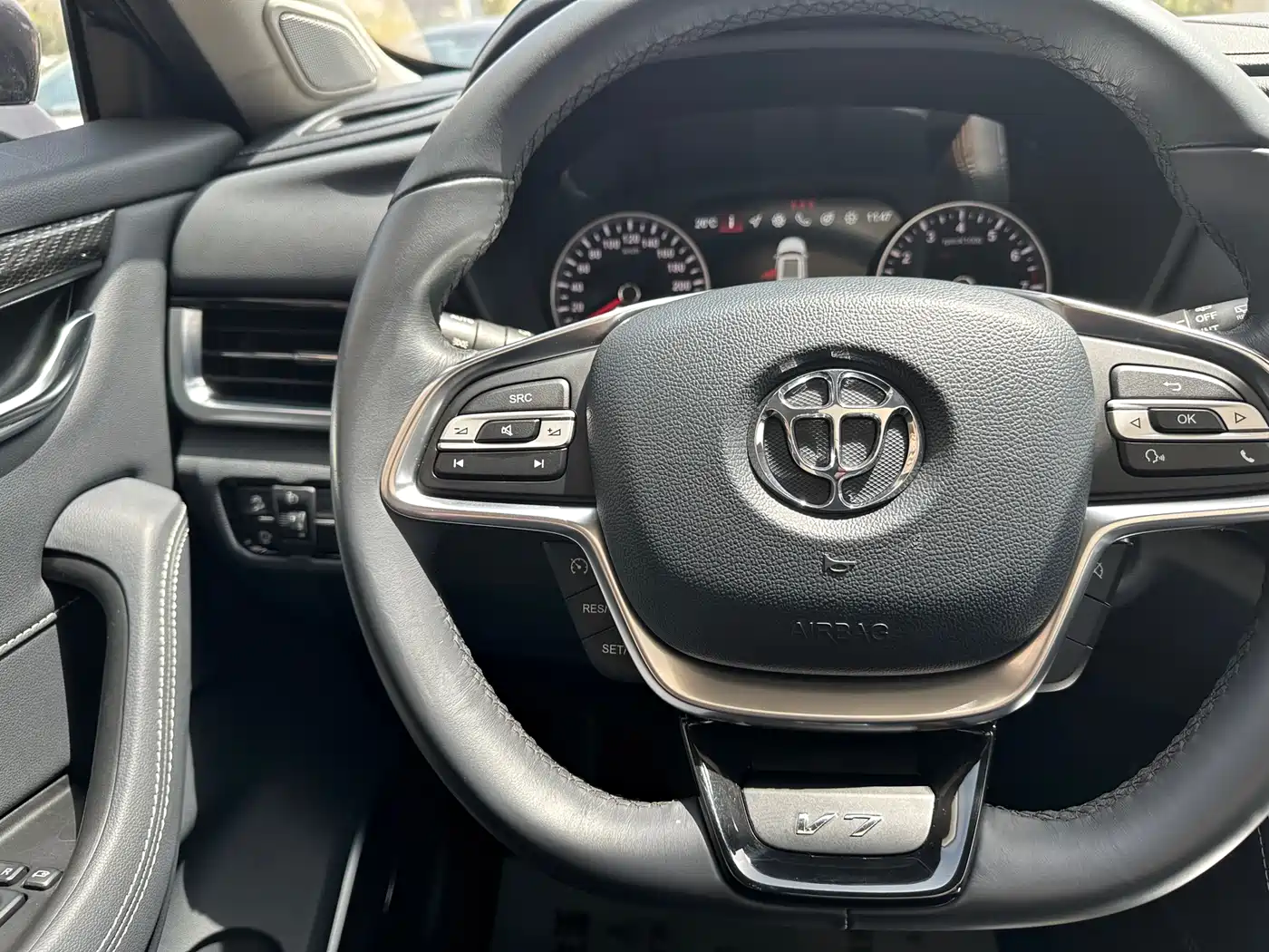 Zhonghua V7 2019 2018 280T Manual Luxury 5-Seater
