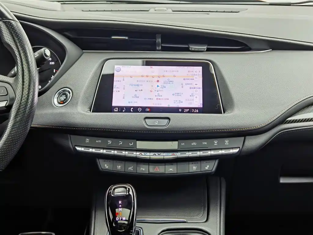Фото 12 - Cadillac XT4