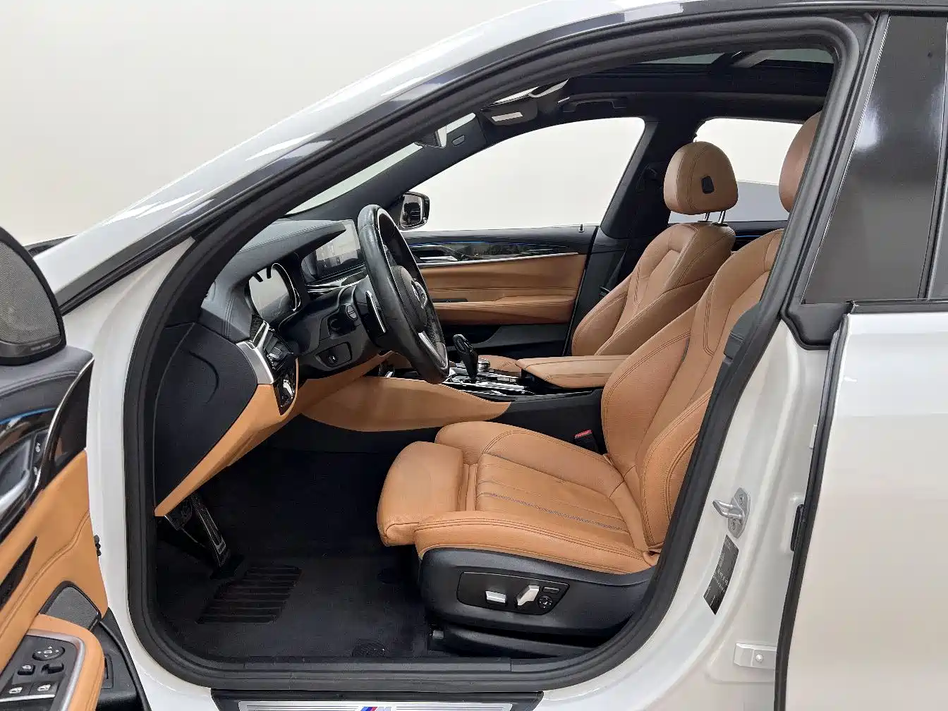 BMW 6 Series GT 2018 630i M Sport Package фото 11