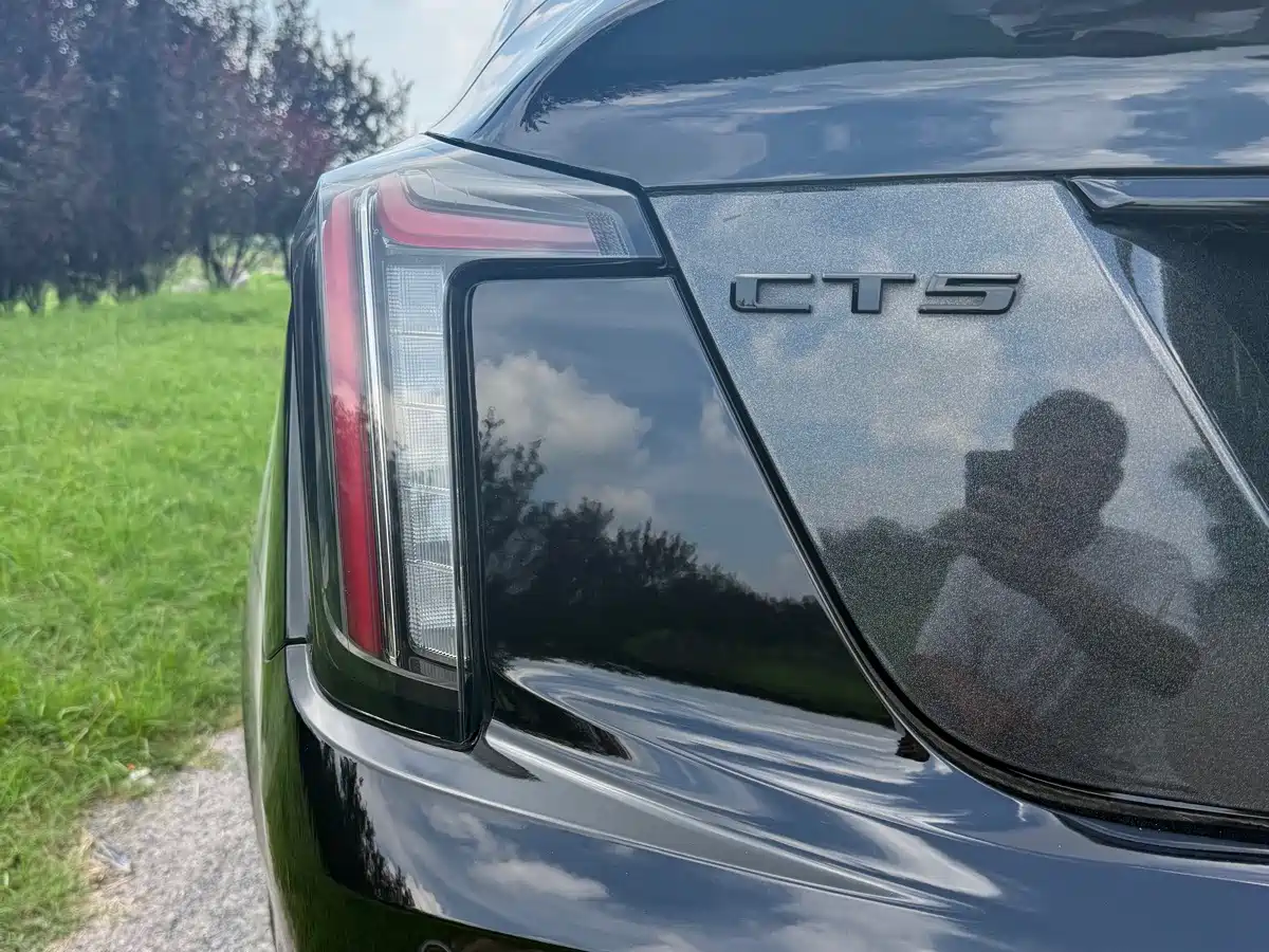 Фото 12 - Cadillac CT5