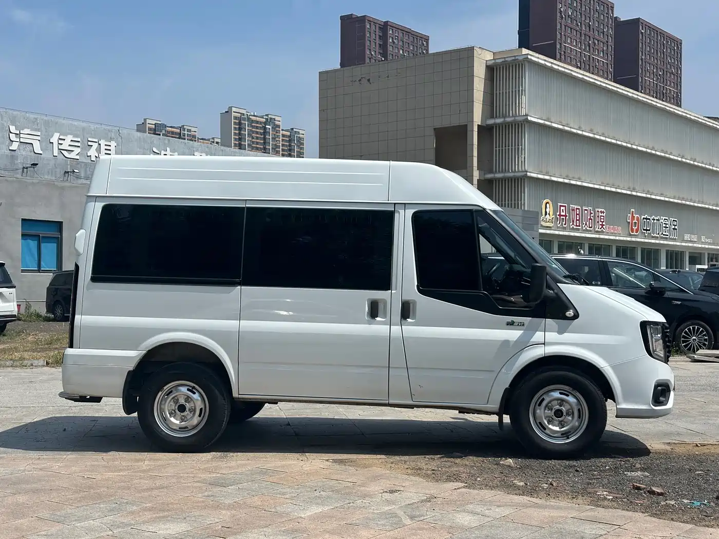 Jiangling JMC Fushun 2024 2023 Model 2.0T Automatic Short Wheelbase Medium Roof Commercial MPV 6 Seats