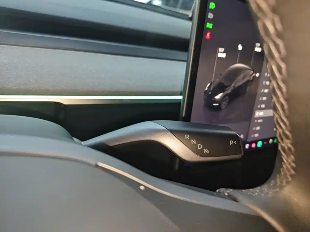 Фото 14 - Tesla Model Y