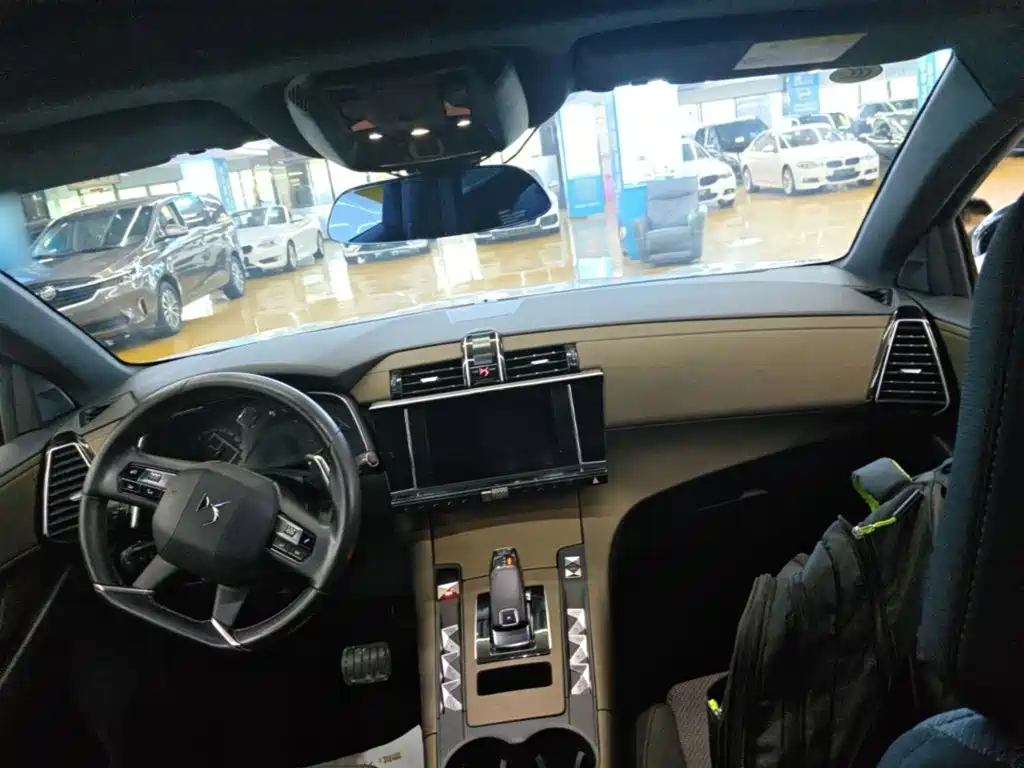 DS 7 2020 2018 35THP Place de la Bastille Edition