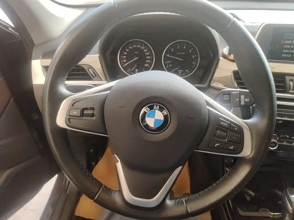 Фото 11 - BMW X1