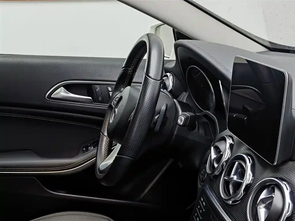 Mercedes-Benz GLA 2018 GLA 200 Fashion фото 22