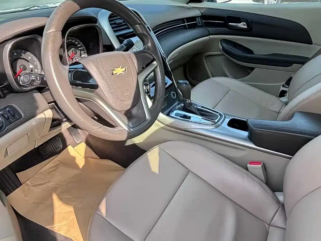 Chevrolet Malibu 2012 2.0L Automatic Comfort Edition фото 4