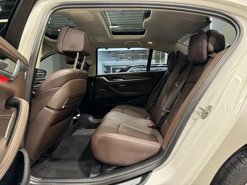 Фото 21 - BMW 5 Series