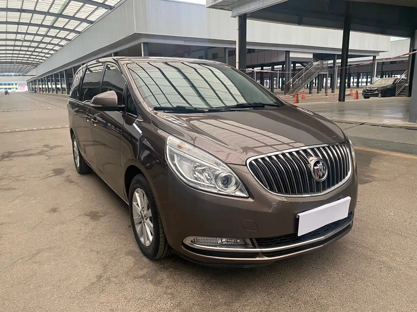 Buick GL8 2014 2.4L CT Luxury Business Comfort фото 3