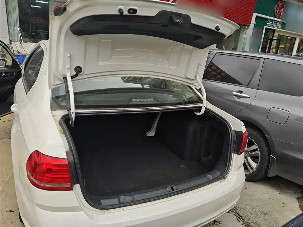 Volkswagen Lavida 2017 1.6L Automatic Comfort Edition фото 19