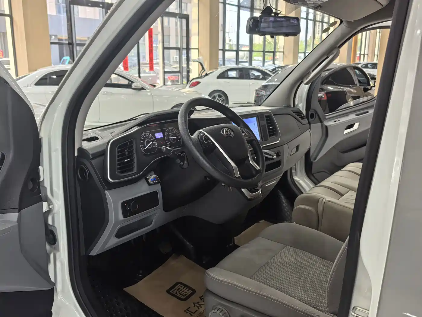 SAIC Maxus Xintu V80 2024 2024 Aoyun 6AMT Short Wheelbase Medium Roof 147Ps 7/8/9-seater