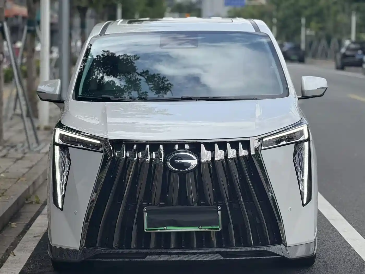 Фото 2 - GAC Trumpchi Trumpchi E9