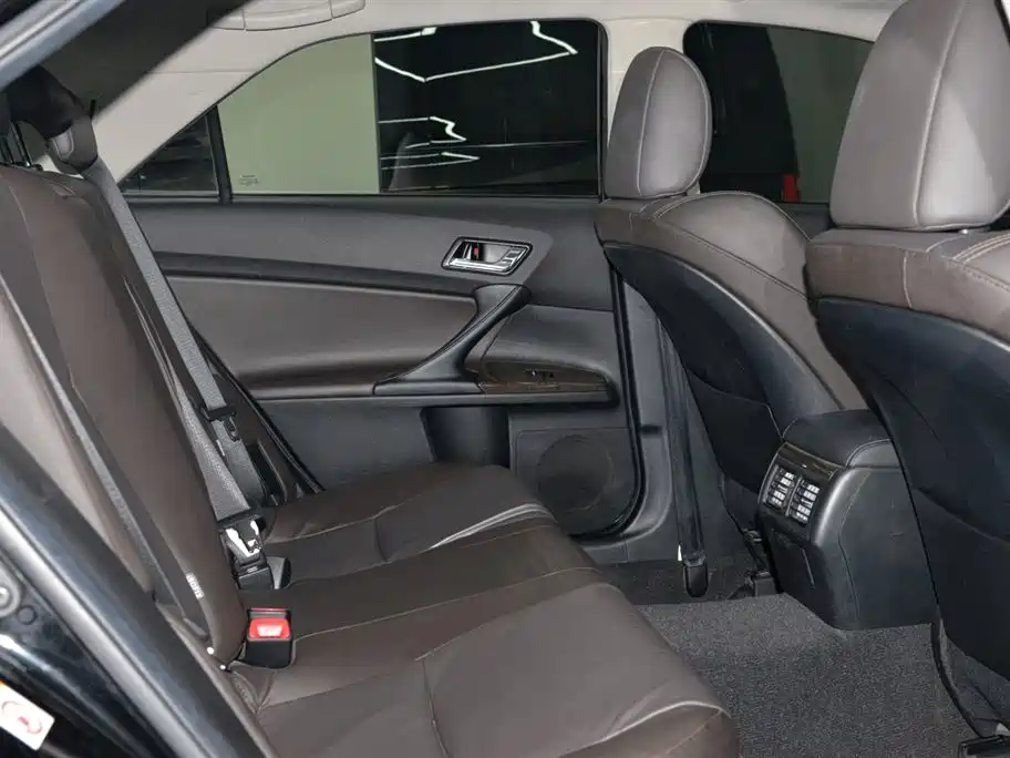 Toyota Reiz 2013 2.5V Elite Edition фото 17