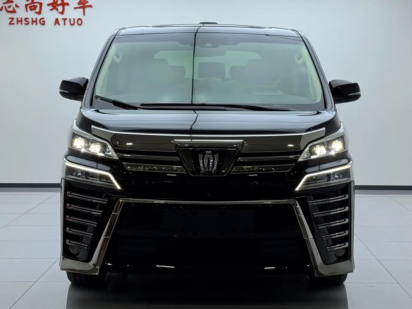 Toyota Vellfire 2019 Hybrid 2.5L HV Premium Edition фото 2